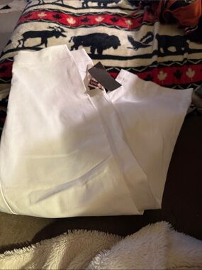 XOXO White Women's Capris - Sleek Summer Style